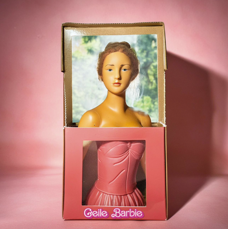 GEILE BARBIE w/ DEMONTIME